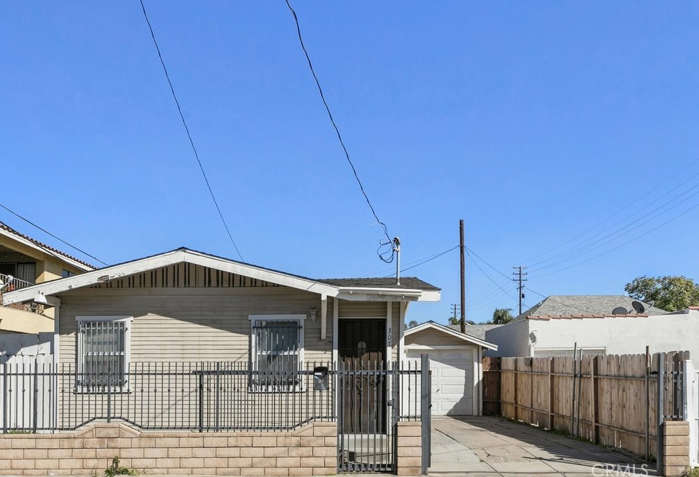 307 N Shelton St, Santa Ana, CA 92703