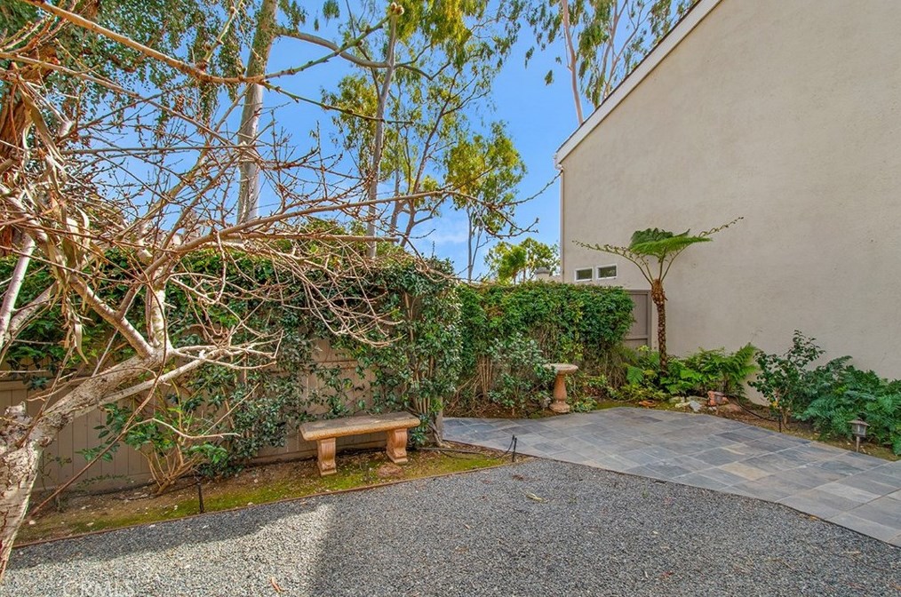 7035 Seal Cir, Huntington Beach CA  92648-3035 exterior