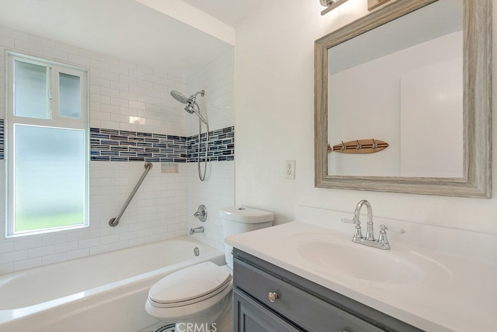 7035 Seal Cir, Huntington Beach CA  92648-3035 exterior