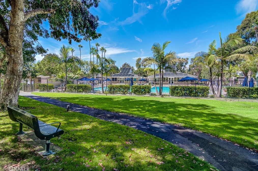 7035 Seal Cir, Huntington Beach CA  92648-3035 exterior