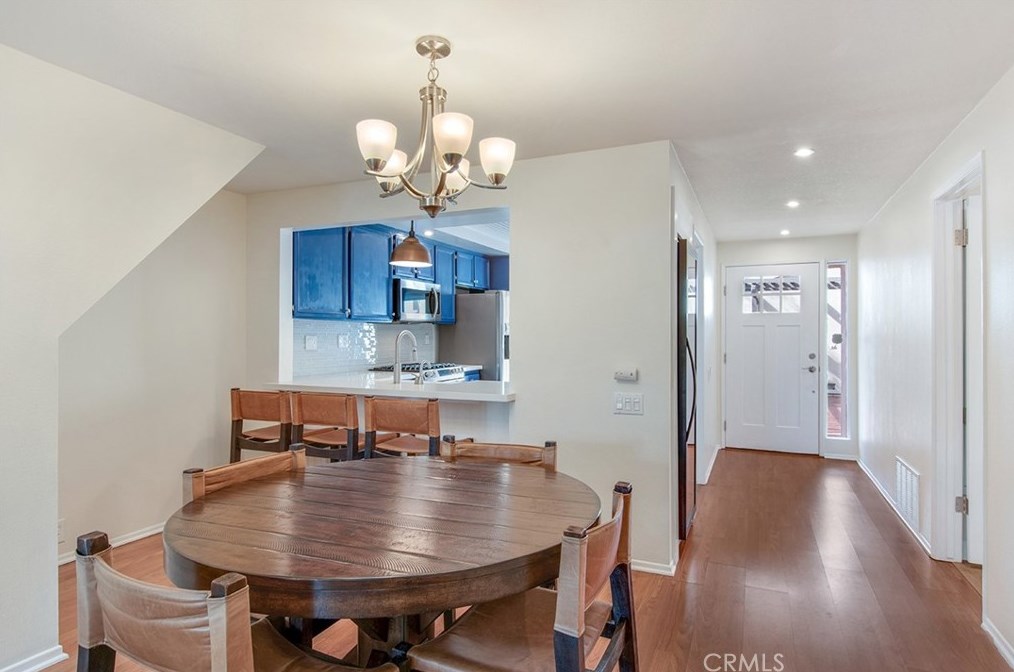 7035 Seal Cir, Huntington Beach CA  92648-3035 exterior