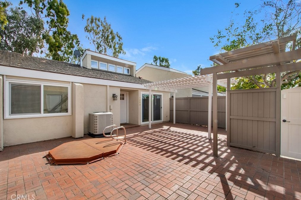 7035 Seal Cir, Huntington Beach CA  92648-3035 exterior