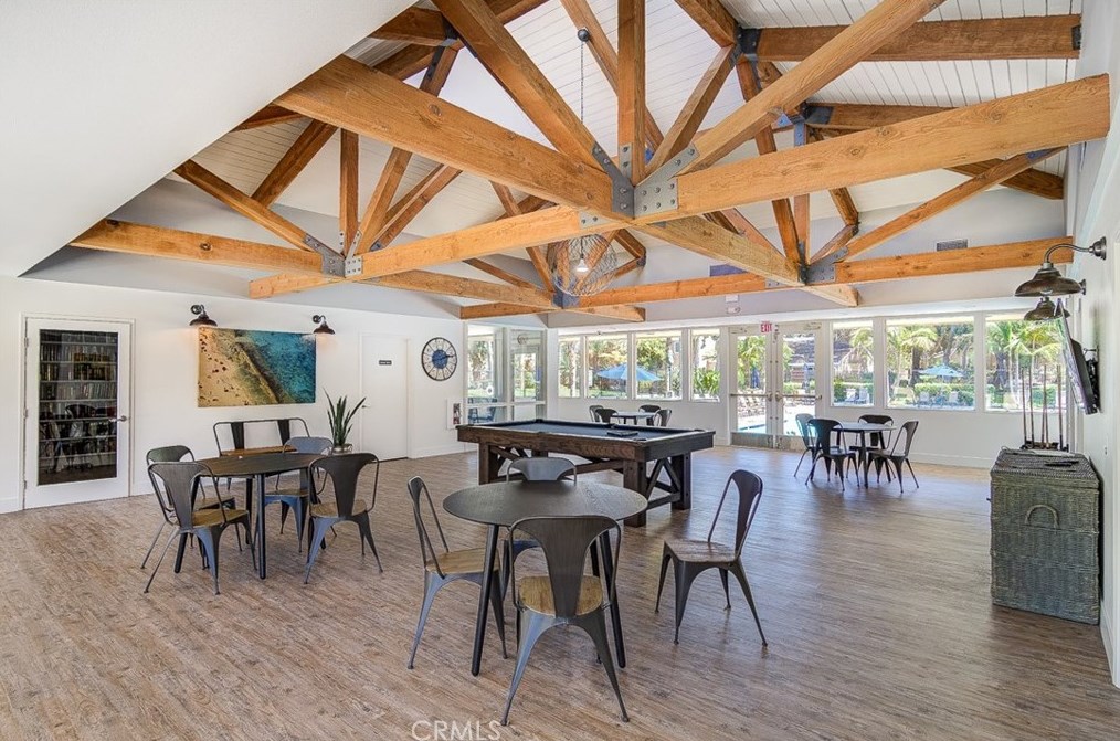 7035 Seal Cir, Huntington Beach CA  92648-3035 exterior