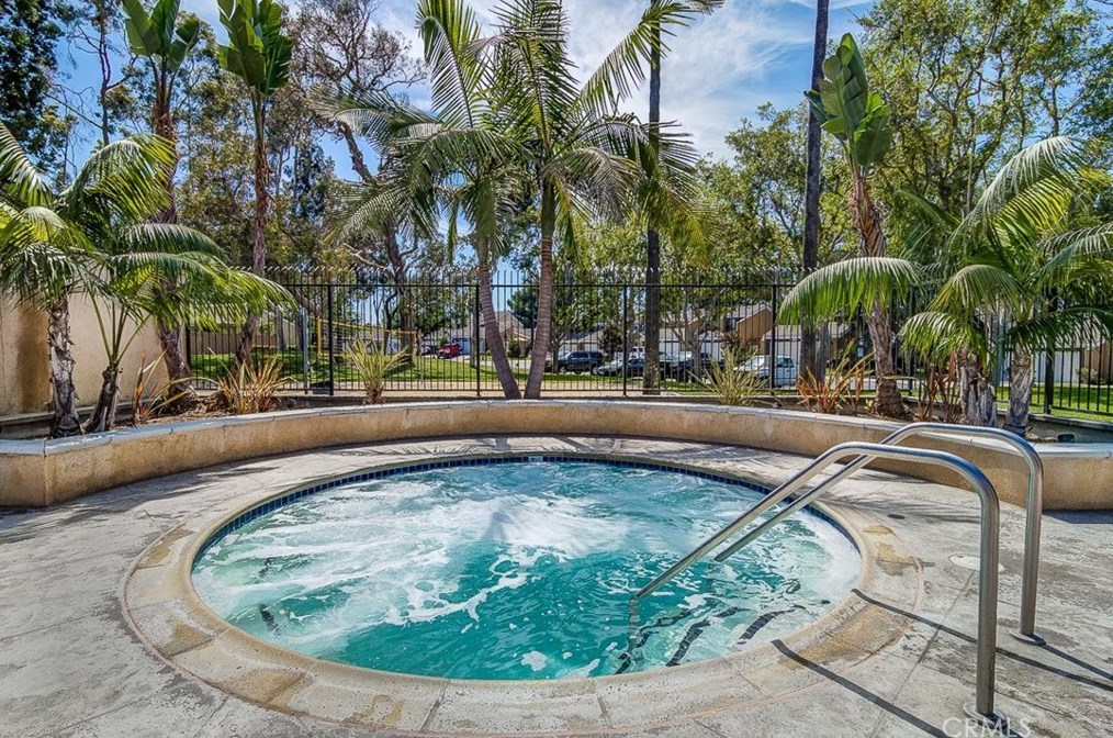 7035 Seal Cir, Huntington Beach CA  92648-3035 exterior