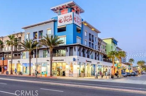 7035 Seal Cir, Huntington Beach CA  92648-3035 exterior