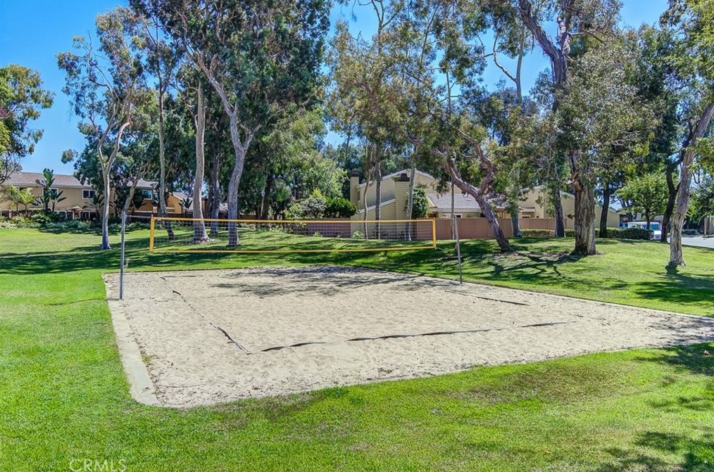 7035 Seal Cir, Huntington Beach CA  92648-3035 exterior