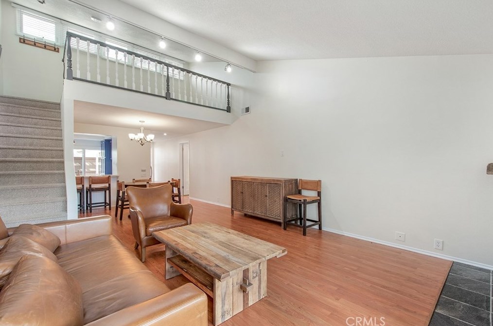 7035 Seal Cir, Huntington Beach CA  92648-3035 exterior