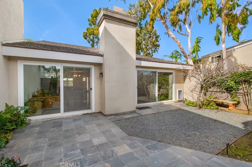 7035 Seal Cir, Huntington Beach CA  92648-3035 exterior