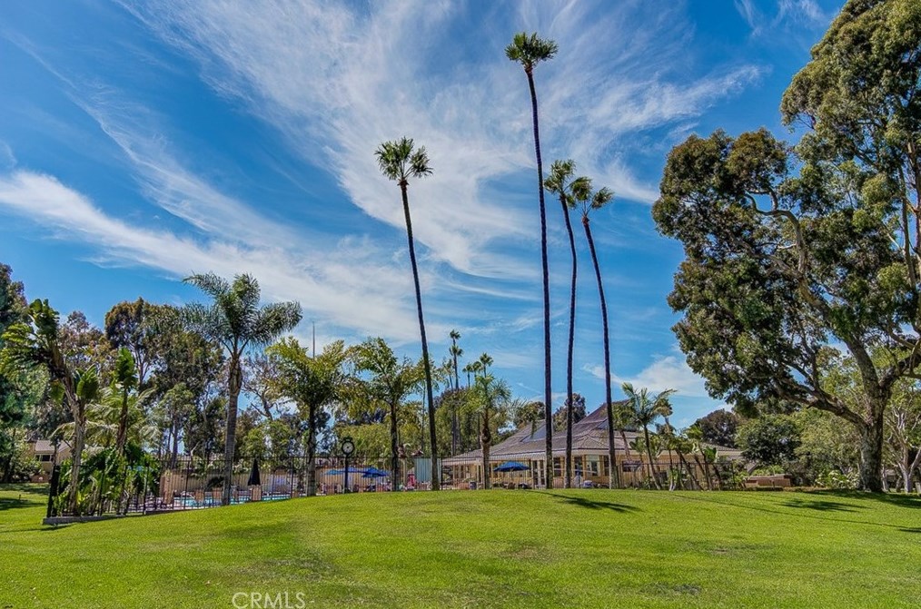 7035 Seal Cir, Huntington Beach CA  92648-3035 exterior