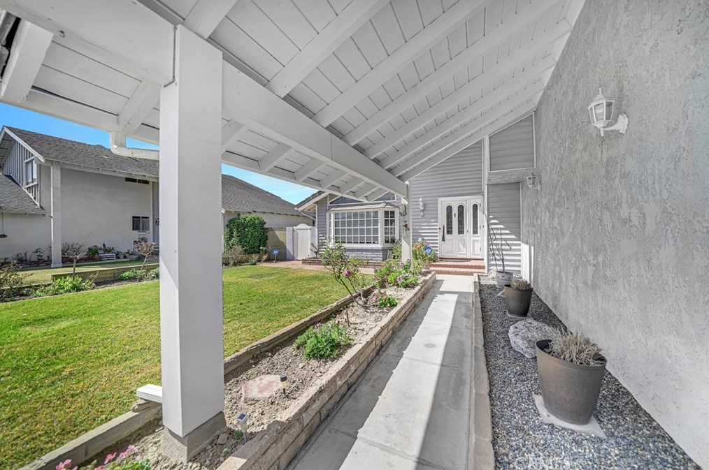 16843 Mt Collien St, Santa Ana, CA 92708