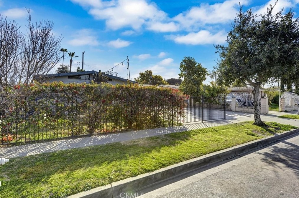 2419 S Towner St, Santa Ana, CA 92707