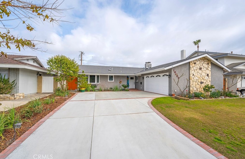 16402 Bradbury Ln, Huntington Beach, CA 92647-3249