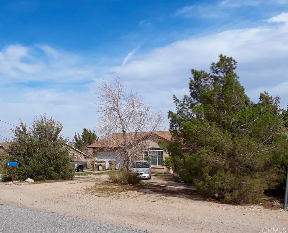 8951 Grapefruit Ave, Hesperia, CA 92345-6514