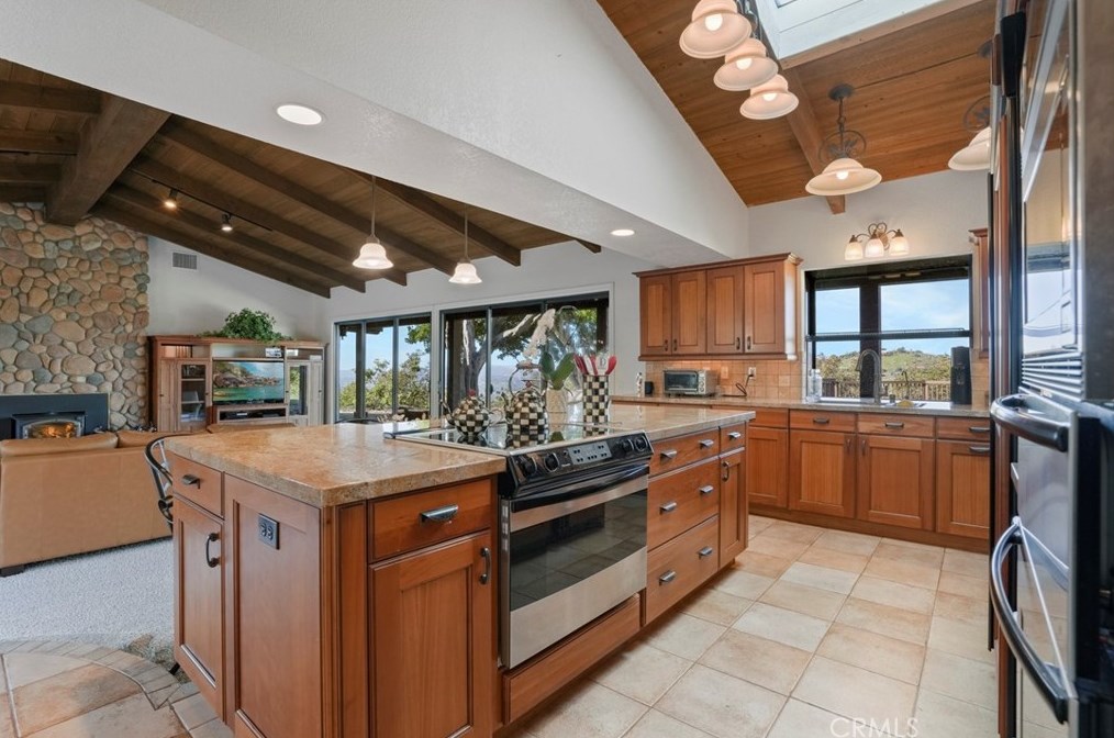 15735 Highland Valley Rd, Escondido CA  92025-3535 exterior