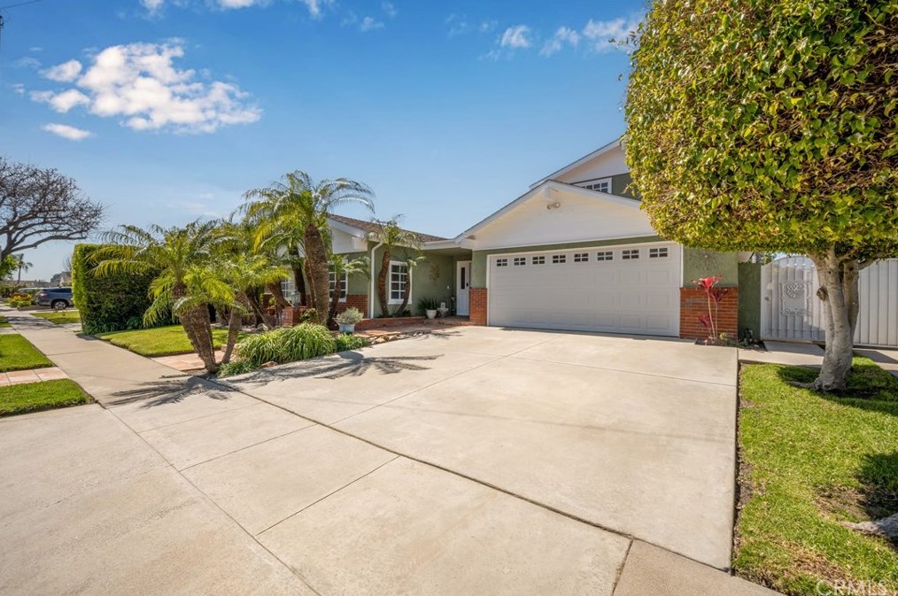 16021 Melody Ln, Huntington Beach, CA 92649-2313