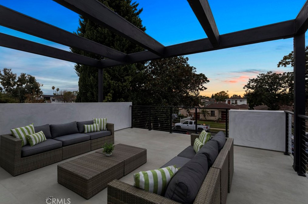 3560 Greenwood Ave, Los Angeles CA  90040-3319 exterior