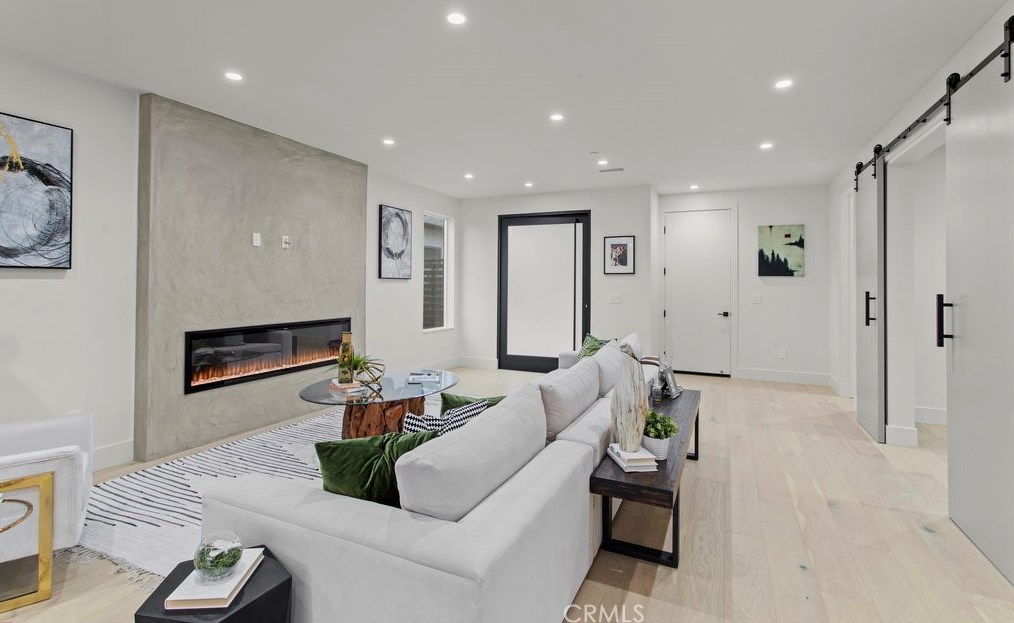 3560 Greenwood Ave, Los Angeles CA  90040-3319 exterior