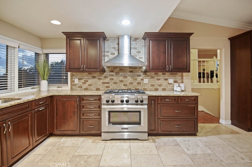 408 Tumble Creek Ln, Fallbrook CA  92028-2543 exterior