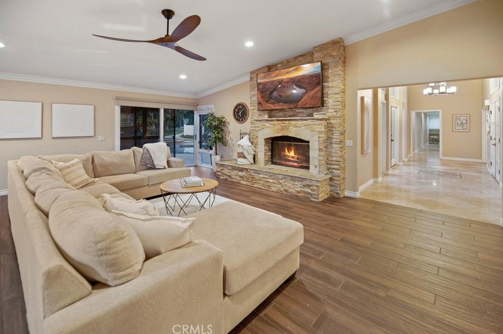 408 Tumble Creek Ln, Fallbrook CA  92028-2543 exterior
