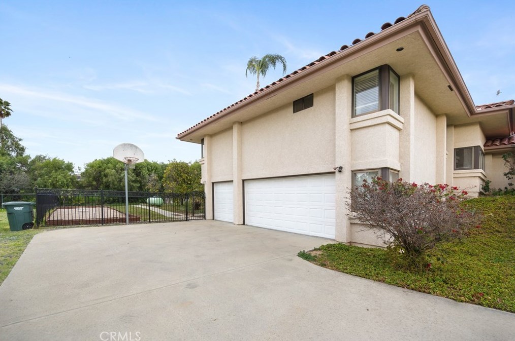 408 Tumble Creek Ln, Fallbrook CA  92028-2543 exterior