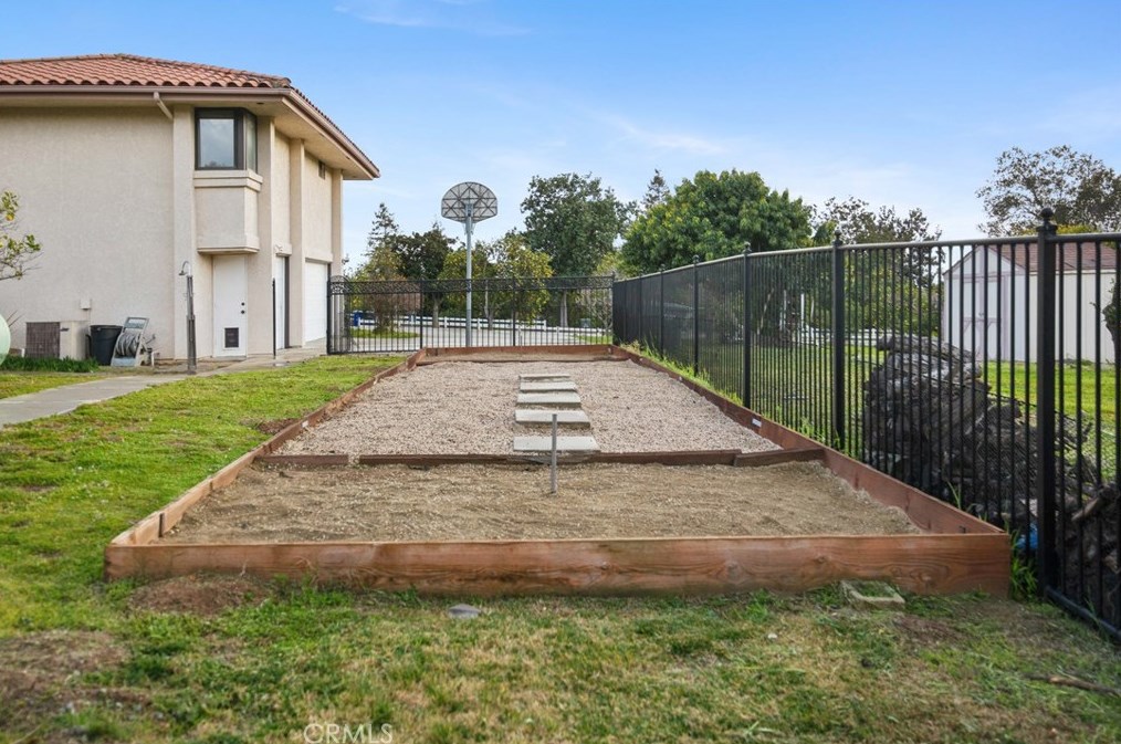 408 Tumble Creek Ln, Fallbrook CA  92028-2543 exterior