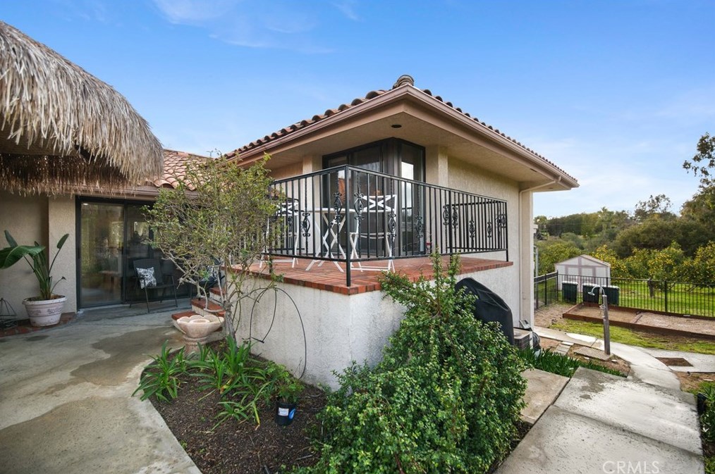 408 Tumble Creek Ln, Fallbrook CA  92028-2543 exterior