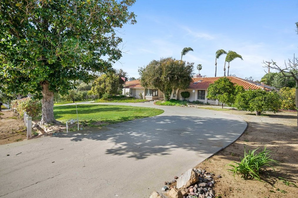 408 Tumble Creek Ln, Fallbrook CA  92028-2543 exterior