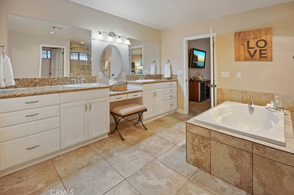 408 Tumble Creek Ln, Fallbrook CA  92028-2543 exterior