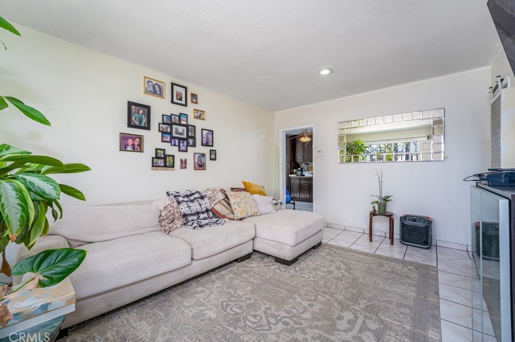 13511 Delavan Ave, Norwalk CA  90650-4306 exterior