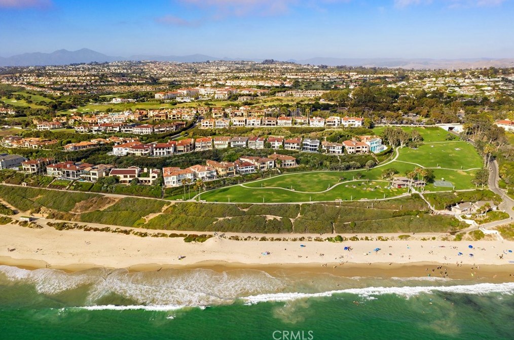 66 Oakcliff Dr, Laguna Beach CA  92677-5650 exterior