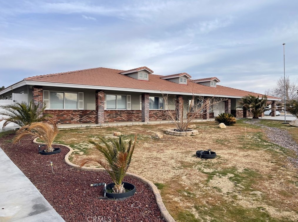 12215 Indian River Dr, Apple Valley, CA 92308-6717