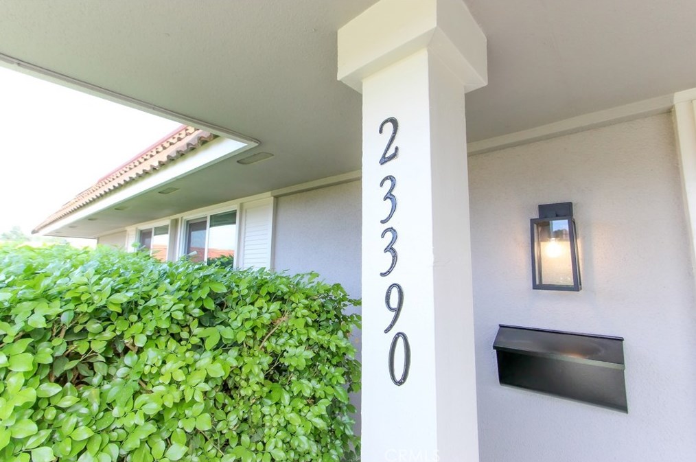 23390 El Reposa, Laguna Beach CA  92656-1104 exterior