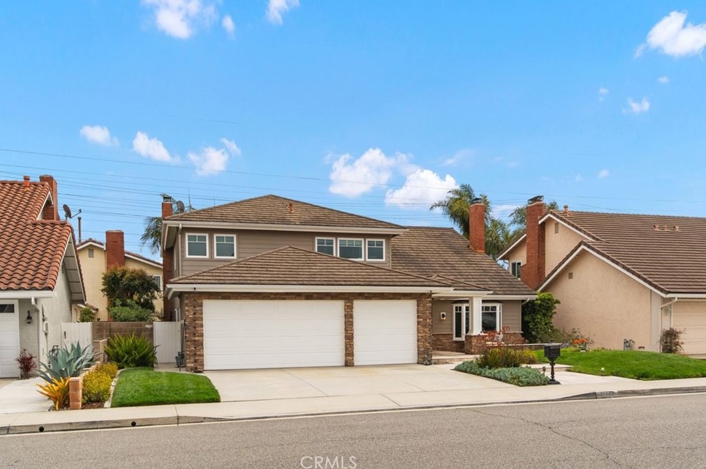 18822 Tomahawk St, Santa Ana, CA 92708