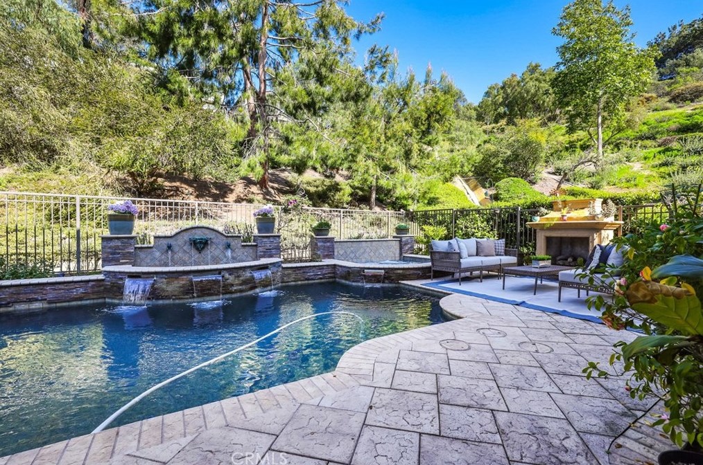 24 Crimson Cyn, Laguna Beach, CA 92656-8097