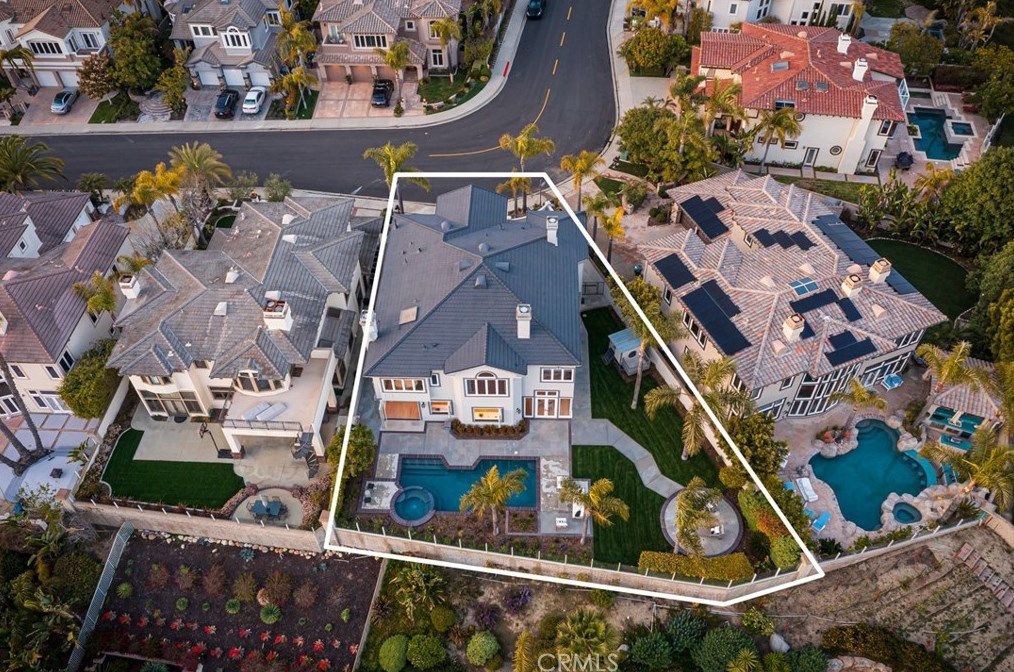 36 Newcastle Ln, Laguna Beach, CA 92677-9327