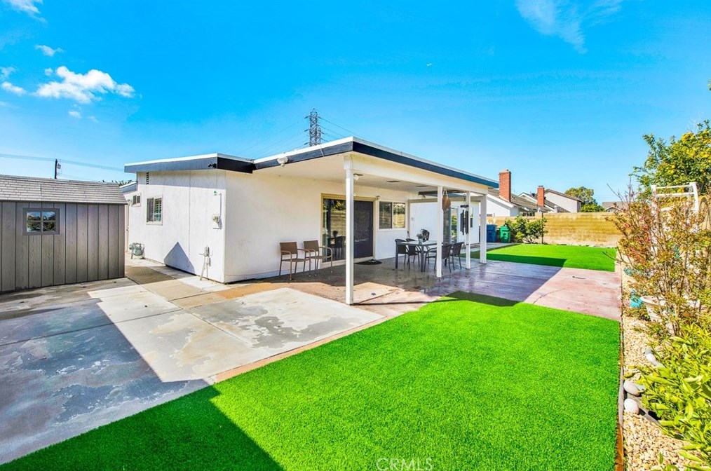 8681 Palos Verdes Ave, Westminster CA  92683-7259 exterior