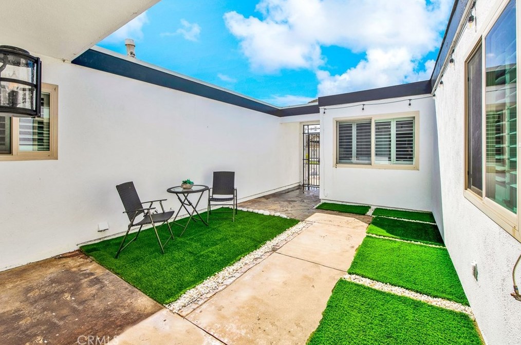8681 Palos Verdes Ave, Westminster CA  92683-7259 exterior