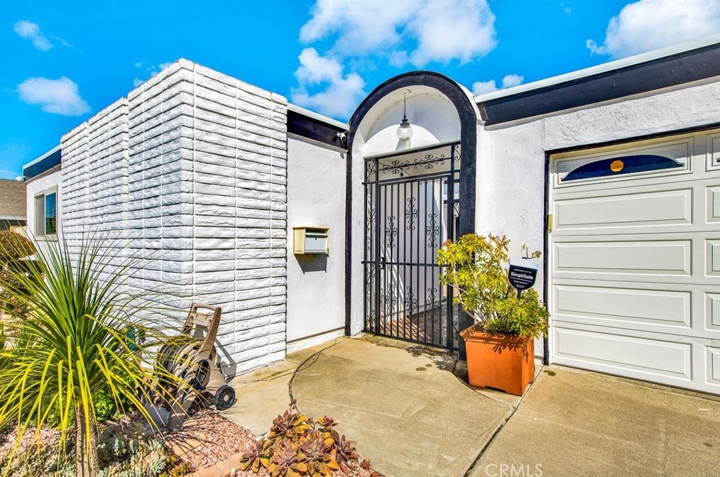 8681 Palos Verdes Ave, Westminster CA  92683-7259 exterior