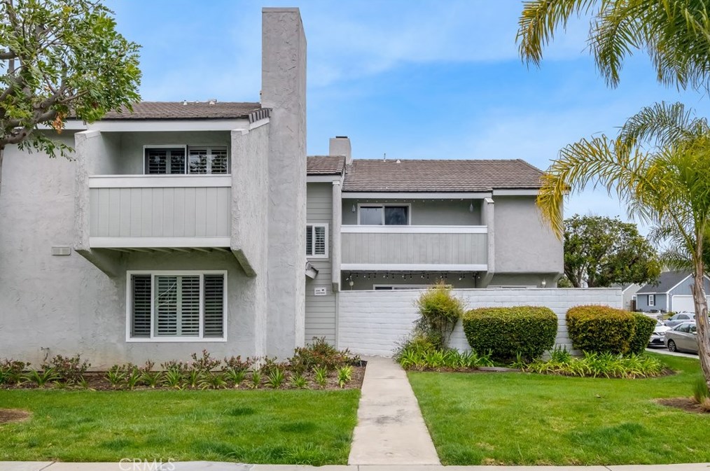 8286 Cherrywood Cir, Huntington Beach, CA 92646-1927