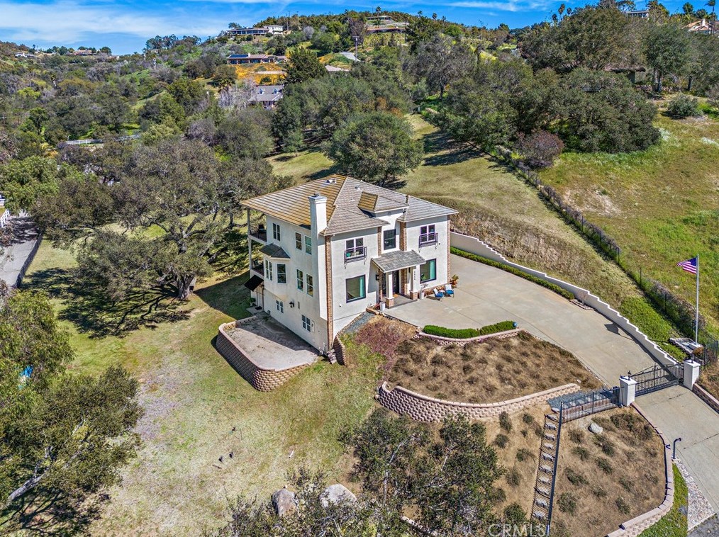 2424 Gird Rd, Fallbrook CA  92028-9687 exterior