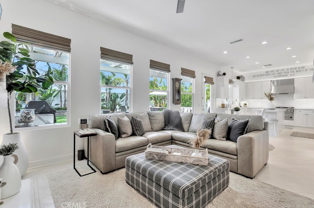 6602 Beachview Dr, Huntington Beach CA  92648-2666 exterior