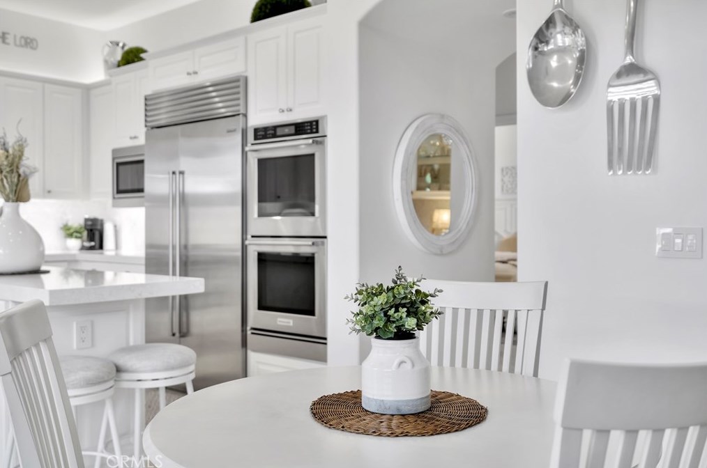 6602 Beachview Dr, Huntington Beach CA  92648-2666 exterior