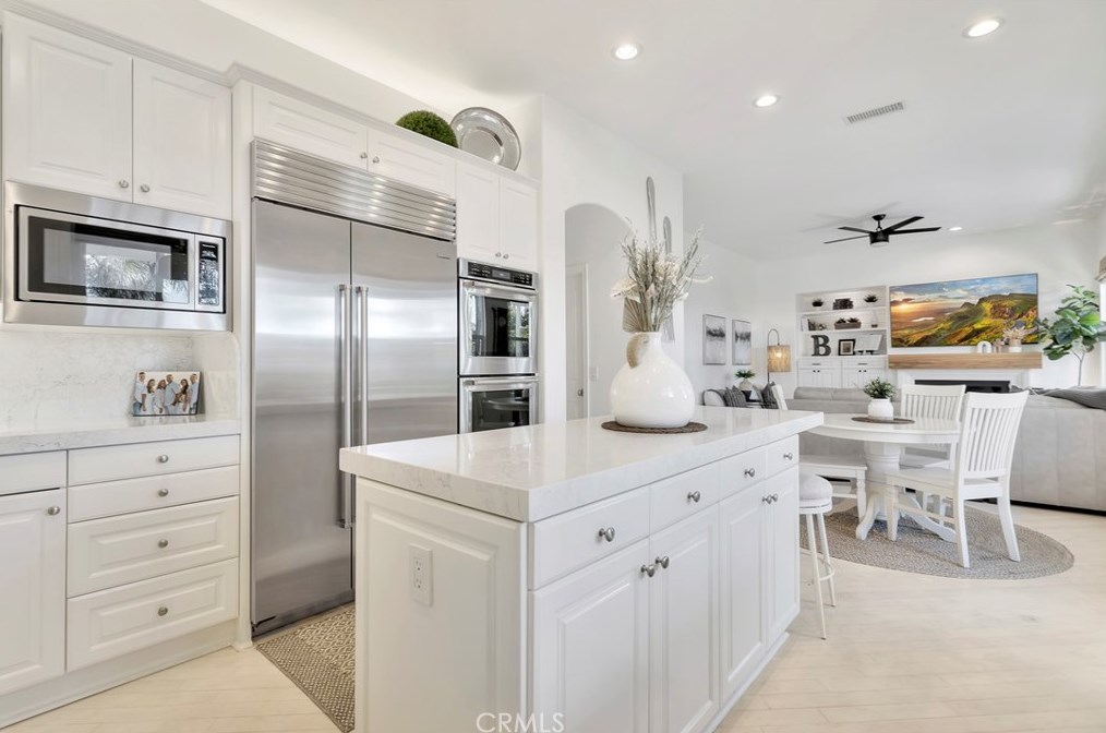 6602 Beachview Dr, Huntington Beach CA  92648-2666 exterior
