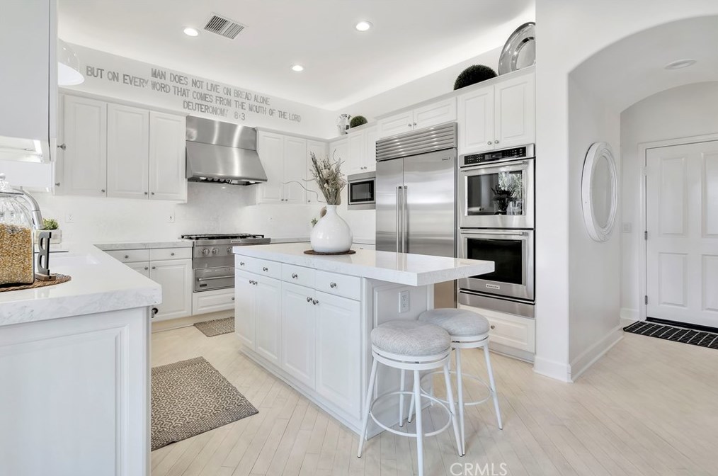 6602 Beachview Dr, Huntington Beach CA  92648-2666 exterior