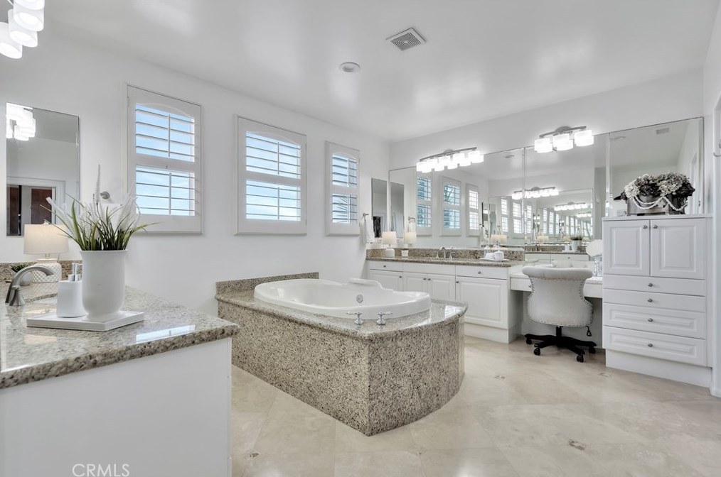 6602 Beachview Dr, Huntington Beach CA  92648-2666 exterior