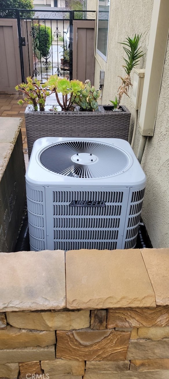 681 Windham Dr, Claremont CA  91711-3551 exterior