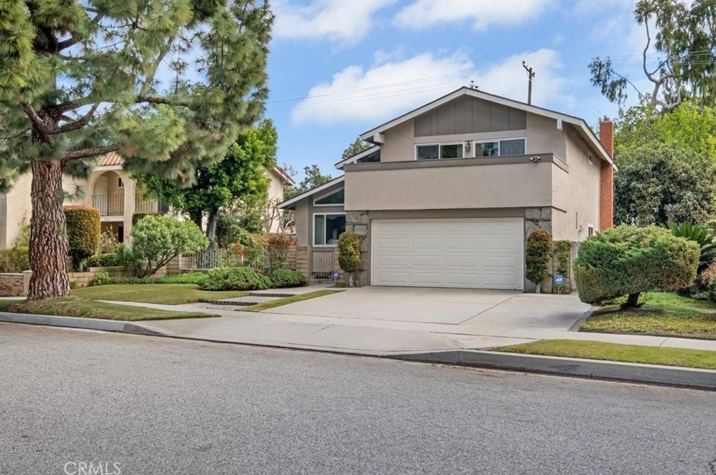 19600 Nicholas Ave, Artesia, CA 90703-7433