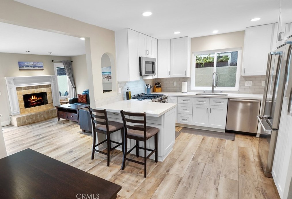207 Utica Ave, Huntington Beach, CA 92648-2803