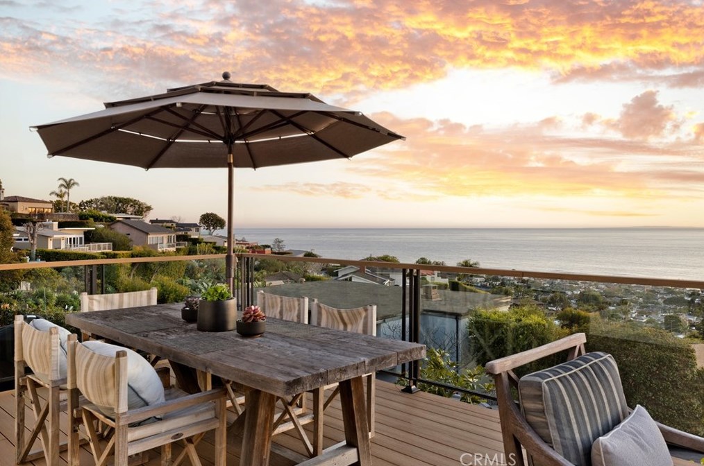 890 Canyon View Dr, Laguna Beach, CA 92651-2611