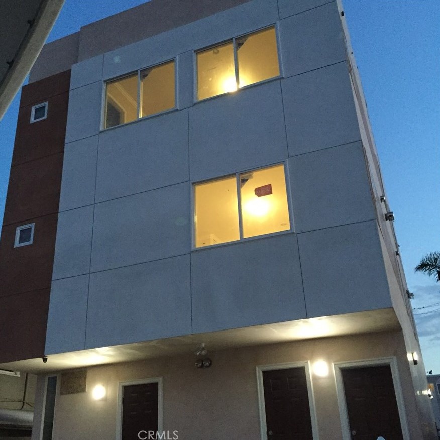 16754 Pacific Coast #b, Huntington Beach, CA 92649